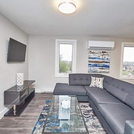 Clifton Hill Hideaway 2B -Two Bedroom Condo Niagara Falls Extérieur photo