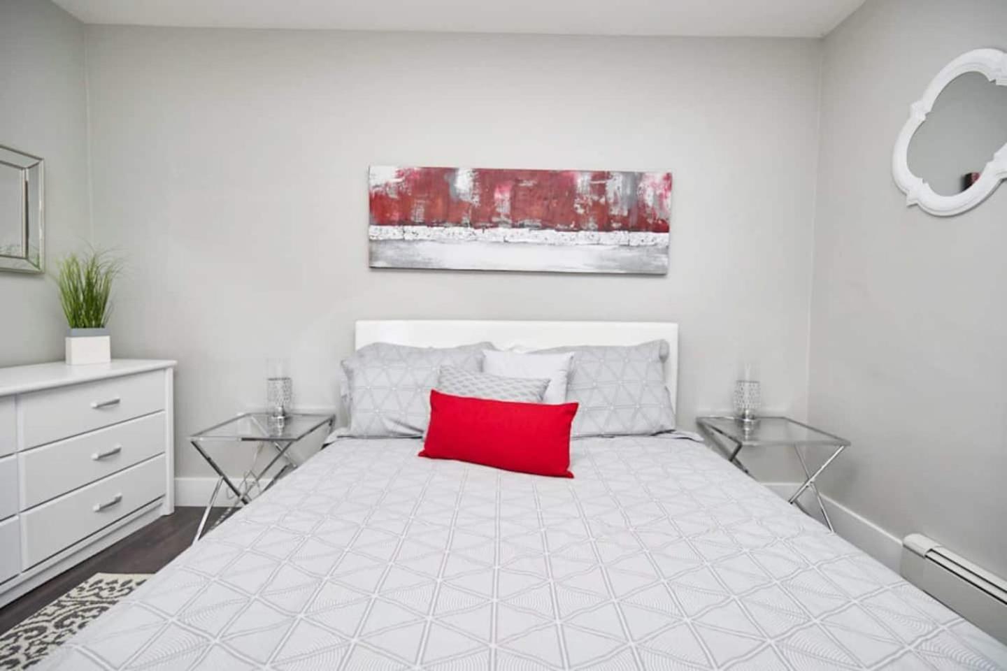 Clifton Hill Hideaway 2B -Two Bedroom Condo Niagara Falls Extérieur photo