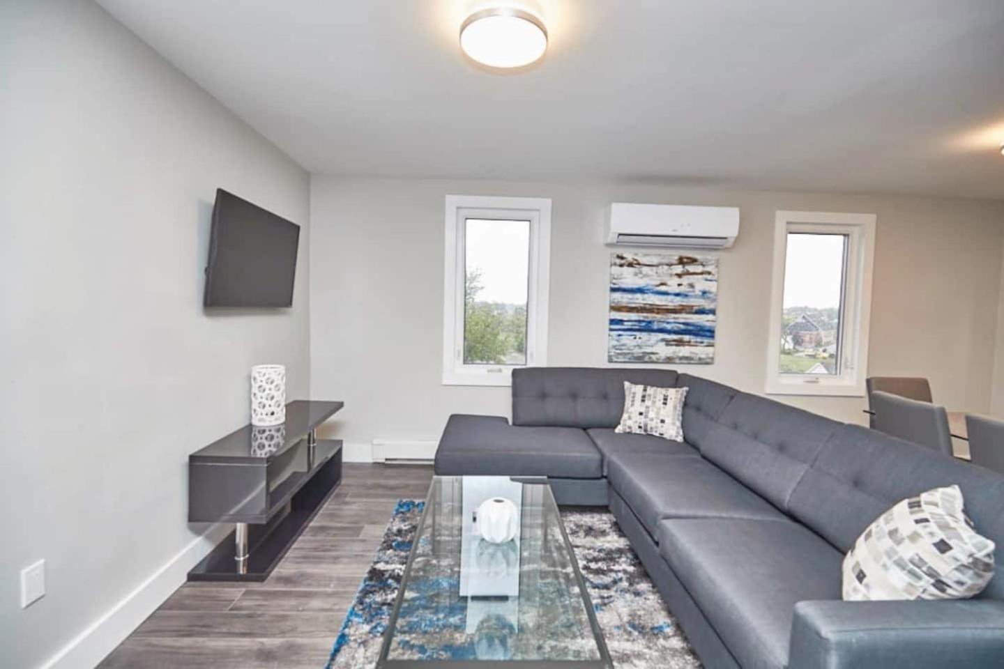 Clifton Hill Hideaway 2B -Two Bedroom Condo Niagara Falls Extérieur photo