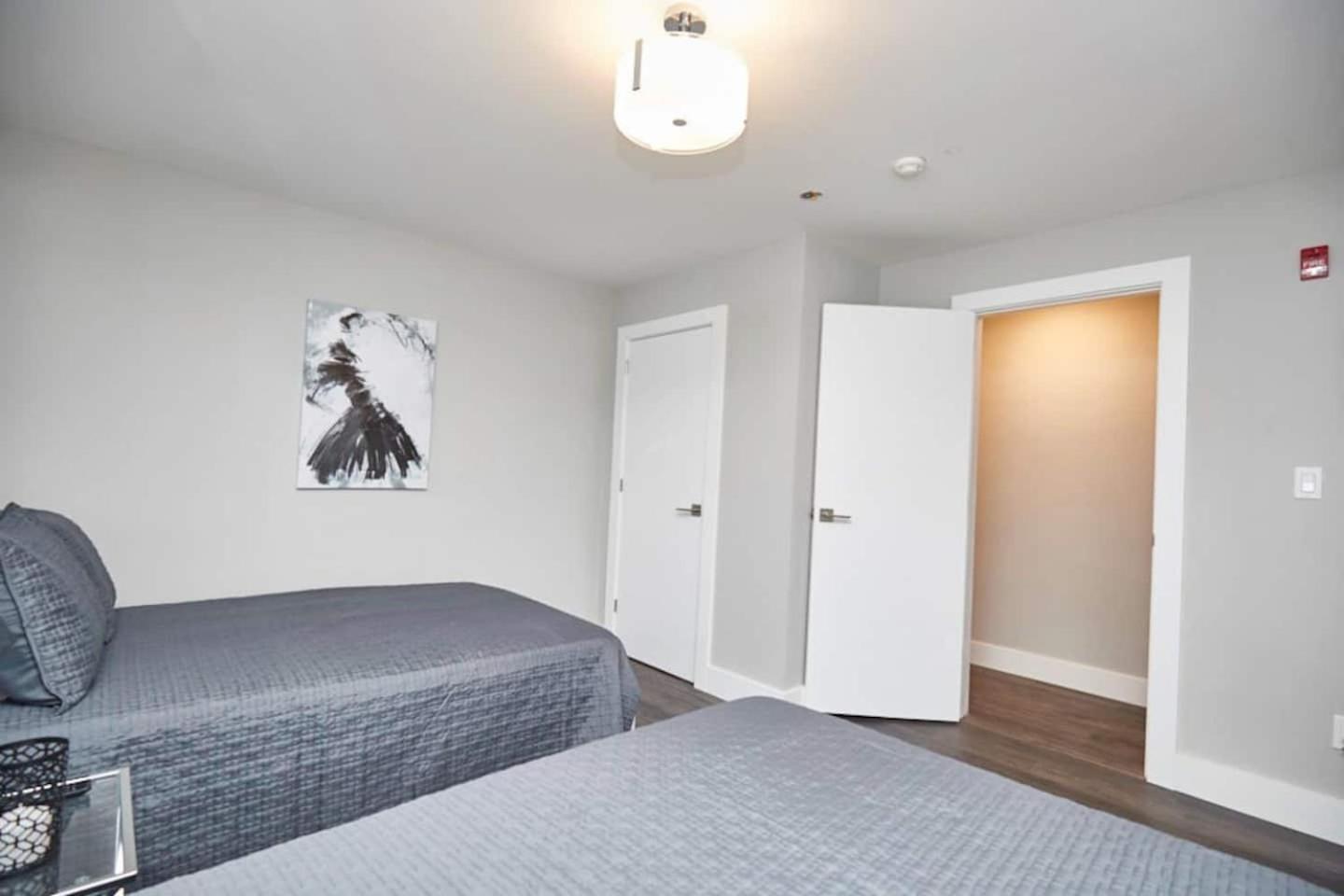 Clifton Hill Hideaway 2B -Two Bedroom Condo Niagara Falls Extérieur photo