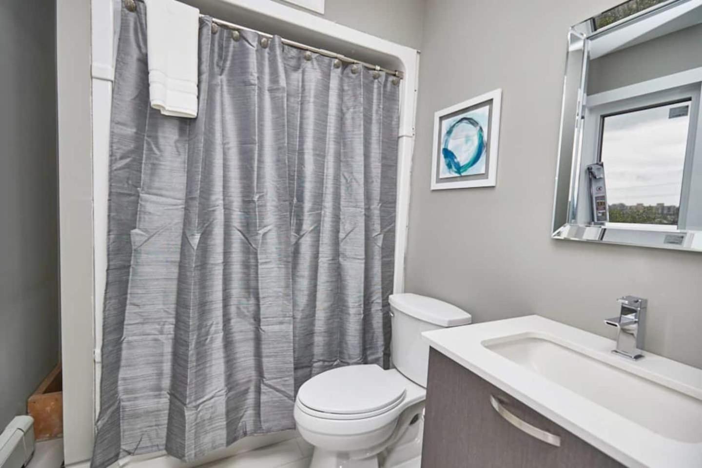 Clifton Hill Hideaway 2B -Two Bedroom Condo Niagara Falls Extérieur photo